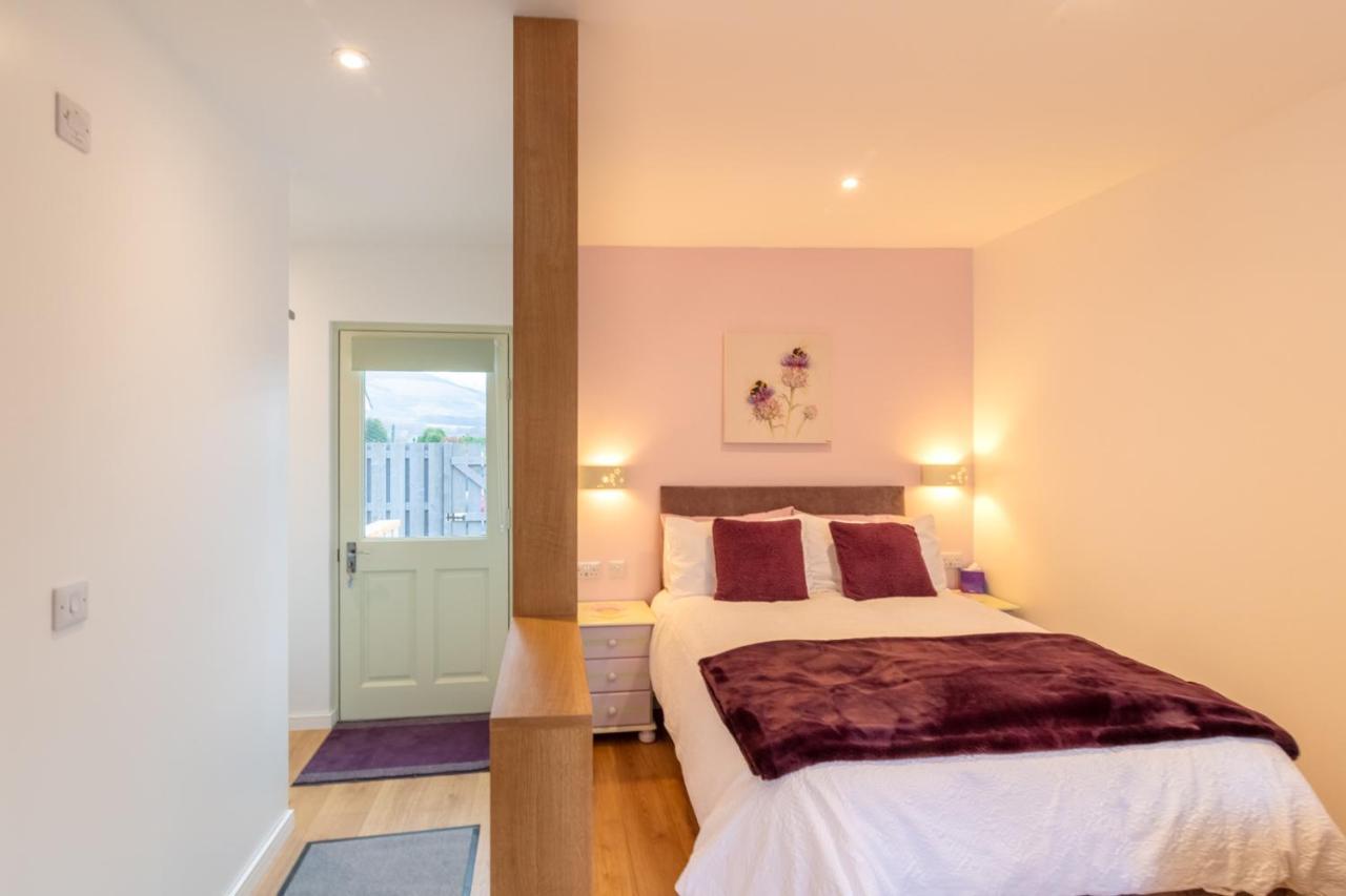 Allt Mor Rentals - Chalet With Hot Tub, And Studio Apartment No Hot Tub Roybridge Exterior photo