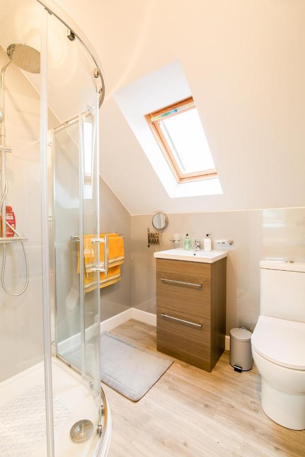 Allt Mor Rentals - Chalet With Hot Tub, And Studio Apartment No Hot Tub Roybridge Exterior photo