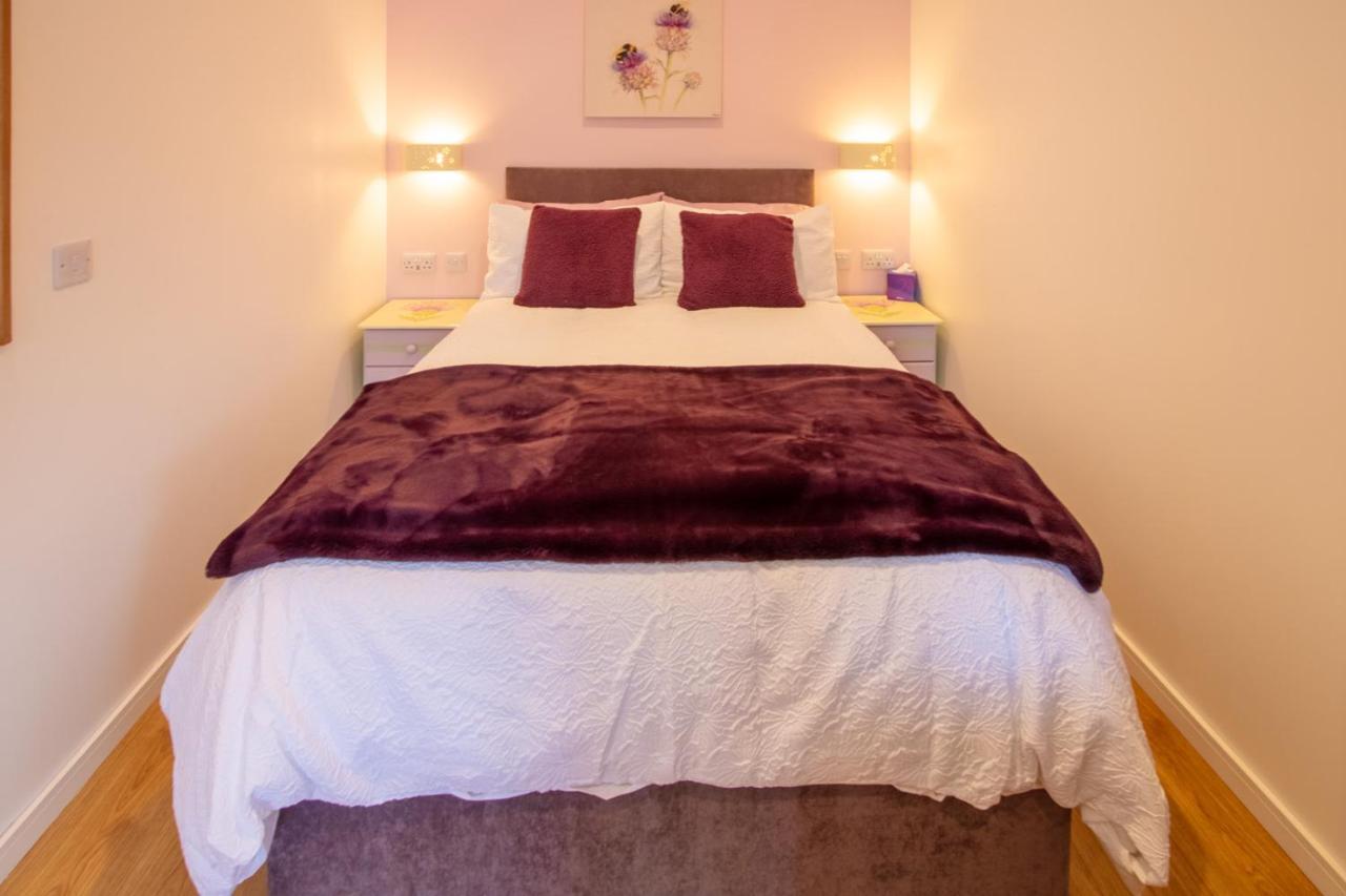 Allt Mor Rentals - Chalet With Hot Tub, And Studio Apartment No Hot Tub Roybridge Exterior photo