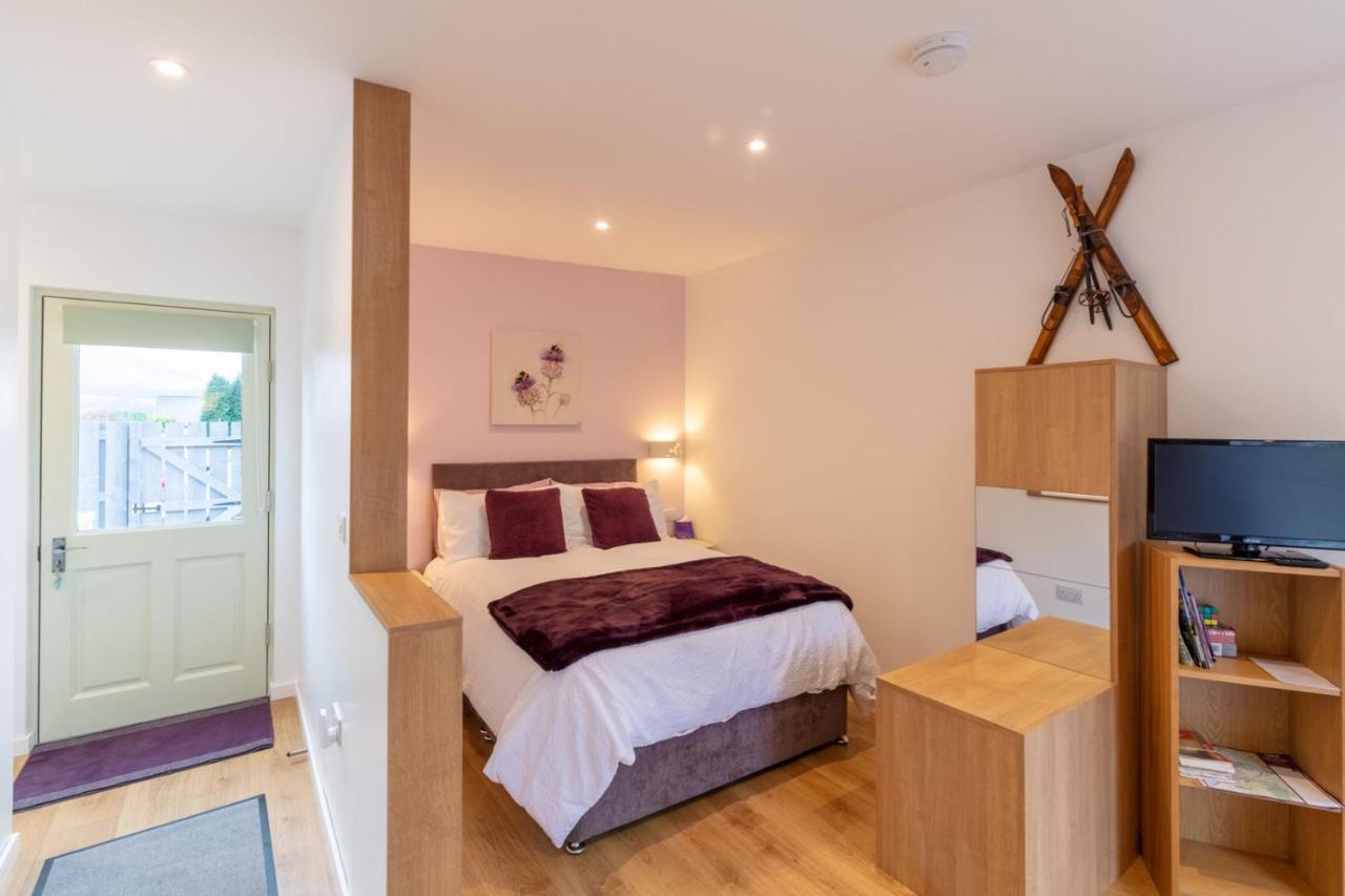 Allt Mor Rentals - Chalet With Hot Tub, And Studio Apartment No Hot Tub Roybridge Exterior photo