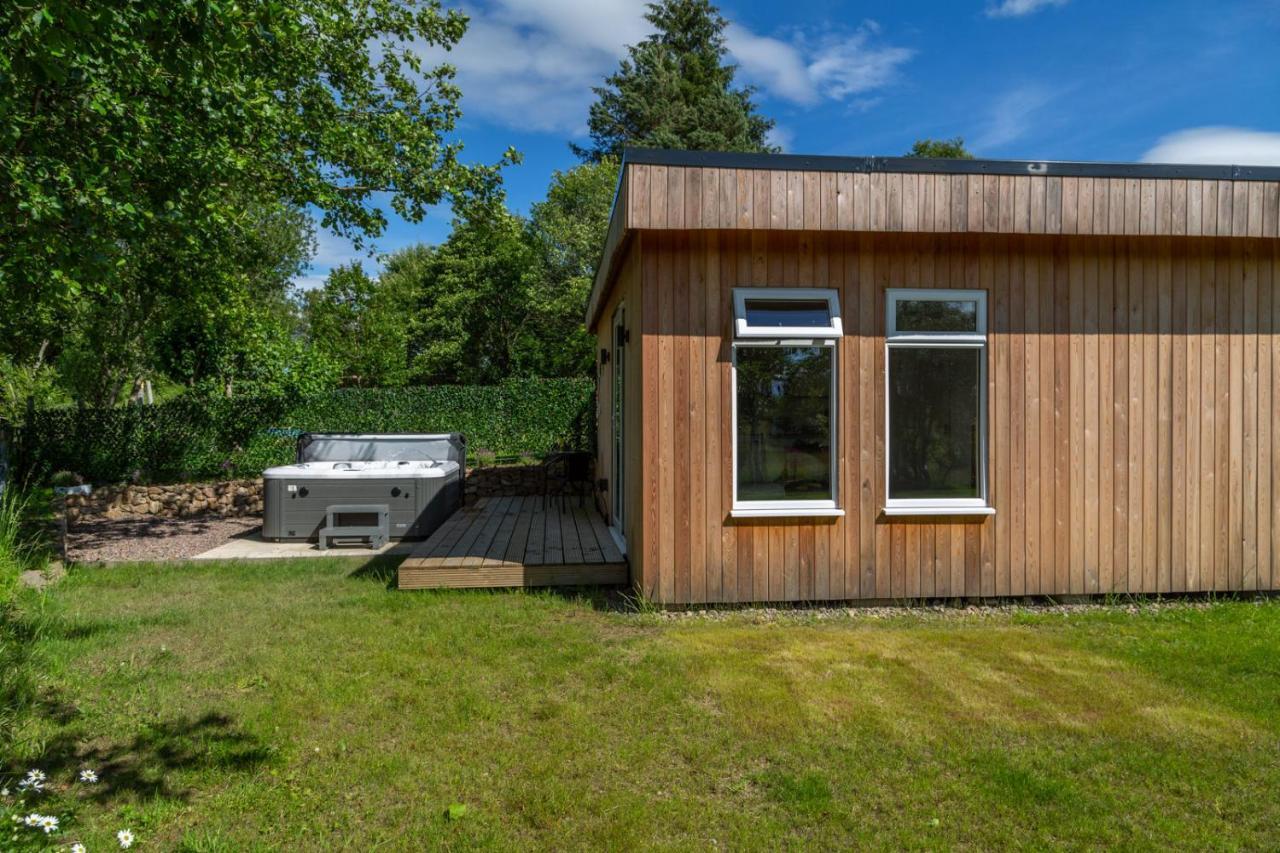 Allt Mor Rentals - Chalet With Hot Tub, And Studio Apartment No Hot Tub Roybridge Exterior photo