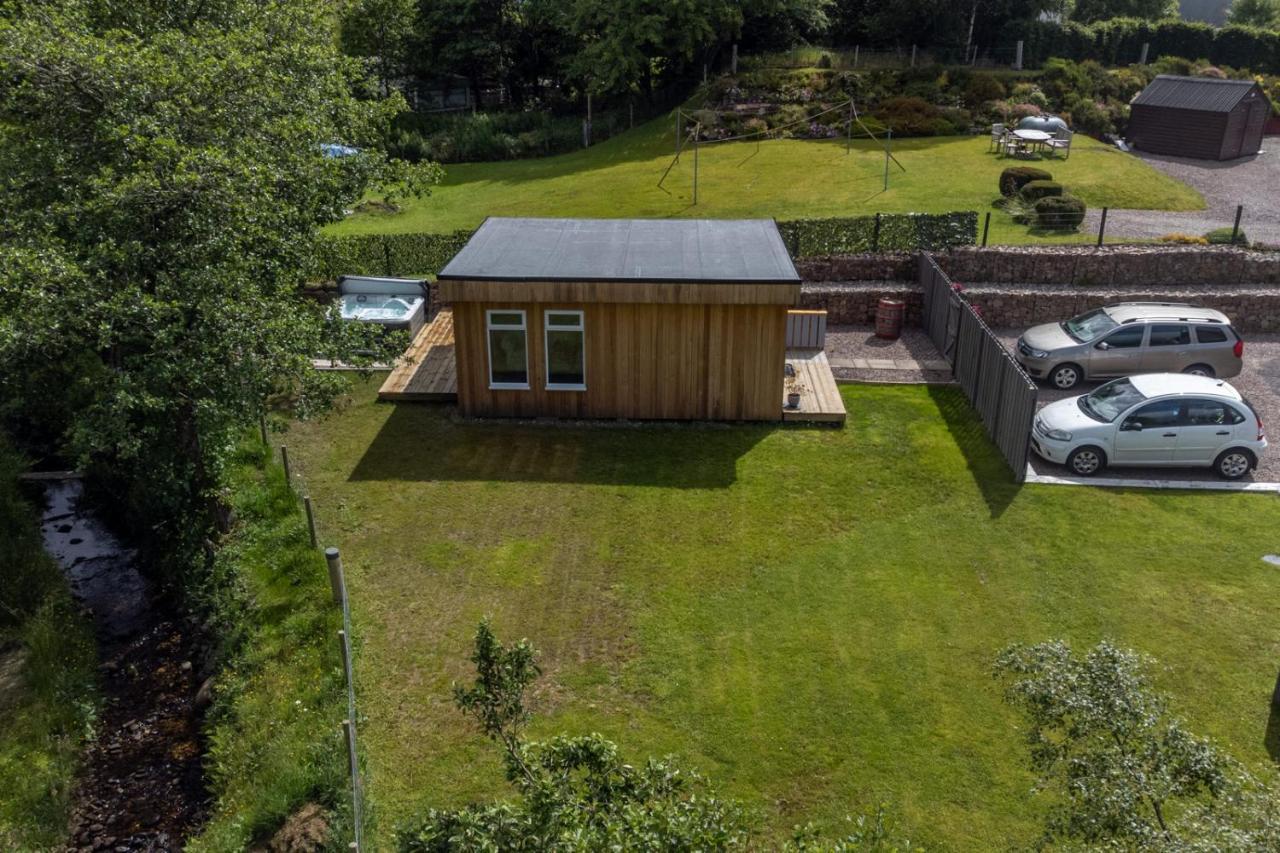 Allt Mor Rentals - Chalet With Hot Tub, And Studio Apartment No Hot Tub Roybridge Exterior photo